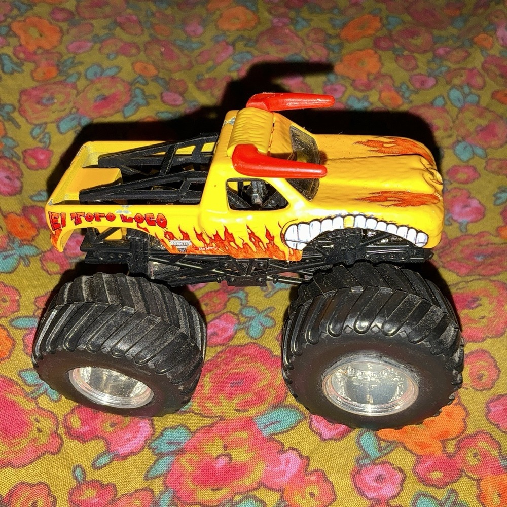 El Toro Loco Hot Wheels Monster Jam 1:64 scale Yellow Orange Red Bull Horns